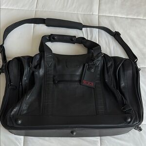 Tumi Vintage Black Leather Travel Luggage Bag Adjustable Strap & Spacious Design